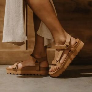 Reef Tan Women's Sandals